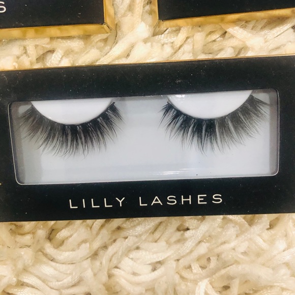 Lilly lashes - Picture 2 of 3